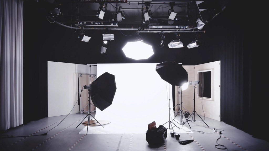 Estudio fotográfico con lámparas montadas